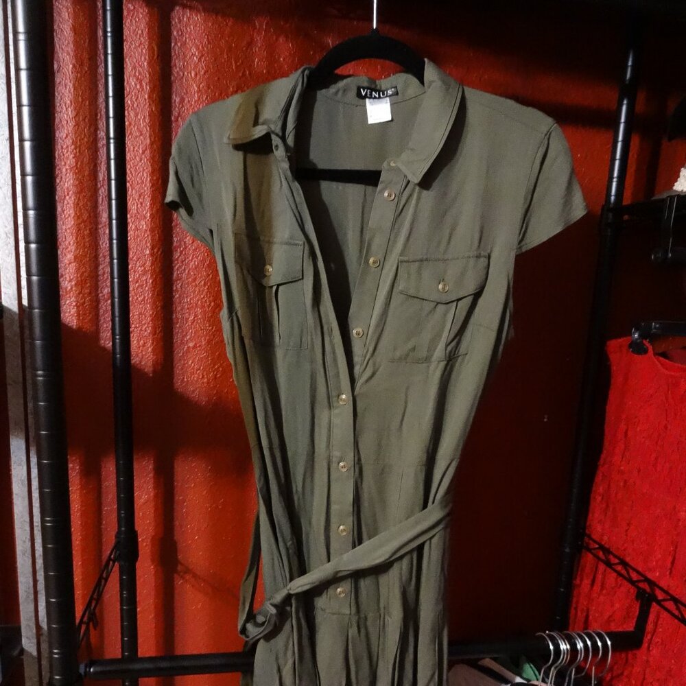 venus green dress safari